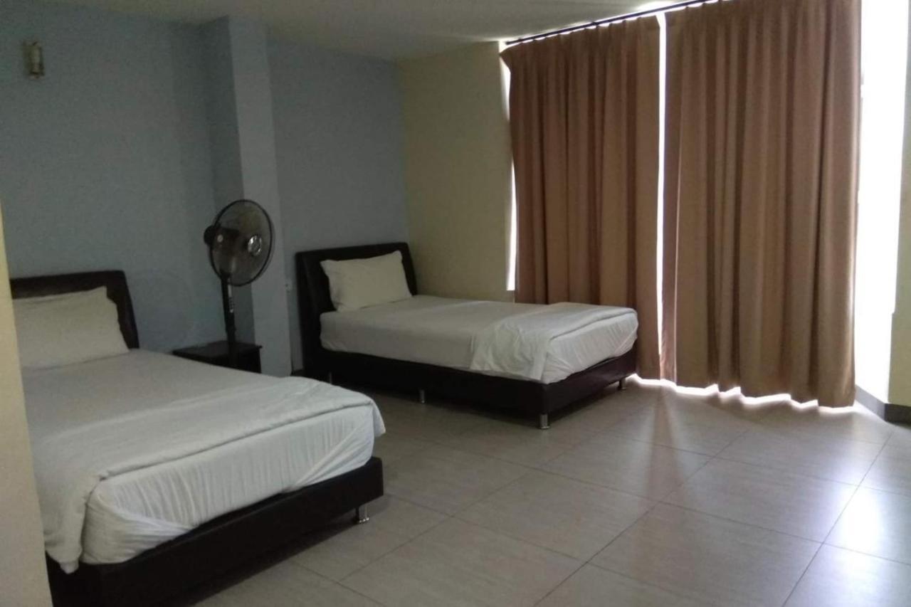 Oyo 90021 Star View Hotel Kampong Batu Tiga Luaran gambar